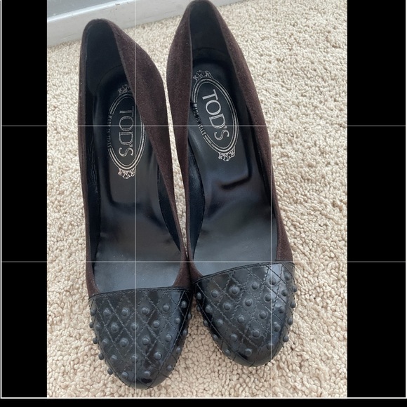 Tod’s Made in Italy Gommino Closed Toe Pumps/Heels - Picture 2 of 5